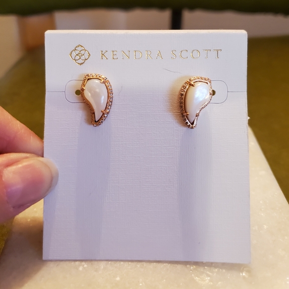 Kendra Scott Jewelry - Kendra Scott posts Kendra Scott Jewelry - Kendra Scott posts